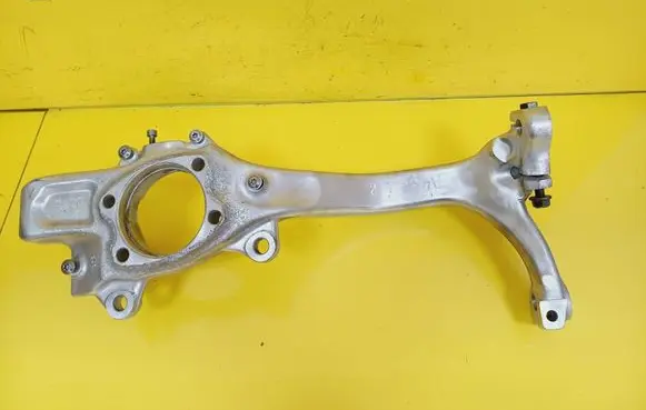 Audi A4 S4 B6 8E 8H Front wheel hub 8E0257