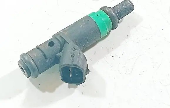 Audi A6 S6 C5 4B Fuel injector 06C133551