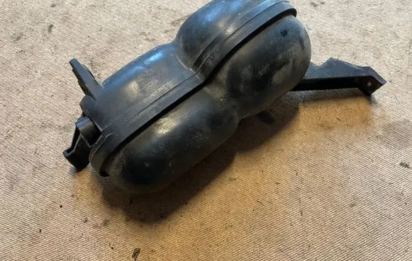Audi TT Mk1 Vacuum air tank 8N0131541