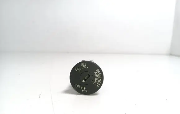 Passenger airbag on/off switch
