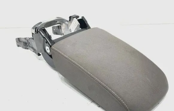 Volkswagen Golf VII Armrest 369720