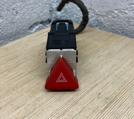 Volkswagen PASSAT B6 Hazard light switch 3C0953509