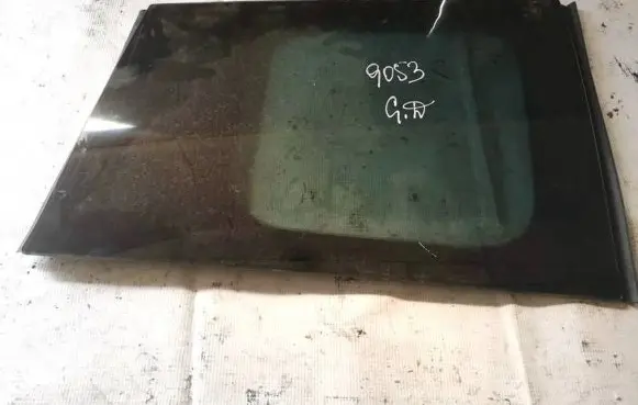 Mazda 5 Rear side window