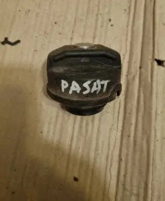 Volkswagen PASSAT B3 Fuel tank filler cap 