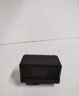 Opel Astra J Glow plug pre-heat relay 55557761 51299045