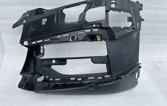 BMW 5 G30 G31 G38 Front bumper mounting bracket 150670