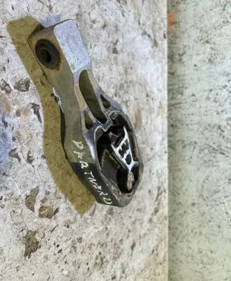 Peugeot Partner III Engine mount bracket