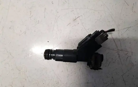 Volkswagen Lupo Fuel injector 030906031J