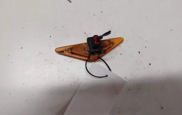 Ford Focus Front fender indicator light