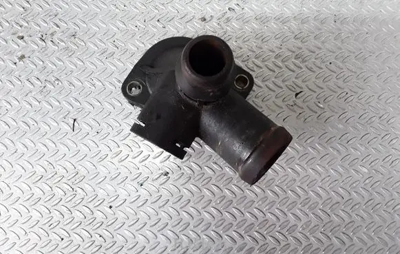 Volkswagen PASSAT B5.5 Engine coolant pipe/hose 06B121133A