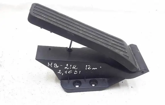Mercedes-Benz E W212 Accelerator throttle pedal A2223000900