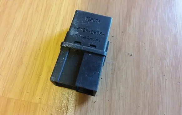 Mitsubishi Carisma Other relay MB953382 039