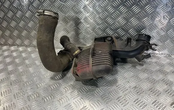 Intake resonator