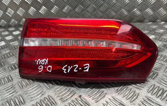 Tailgate rear/tail lights