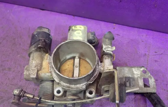 Opel Astra F Throttle body valve 90529710