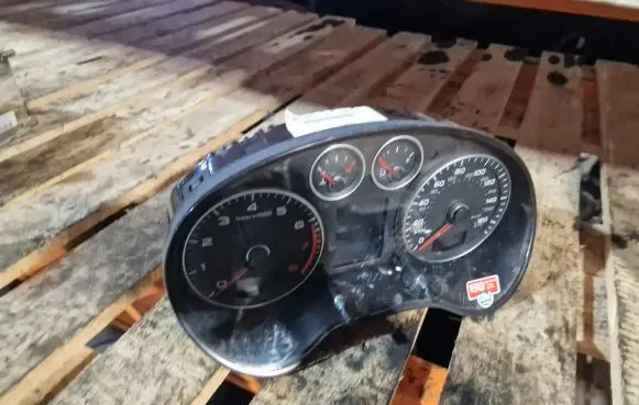 Audi A3 S3 8P Speedometer (instrument cluster) 8P0920982G