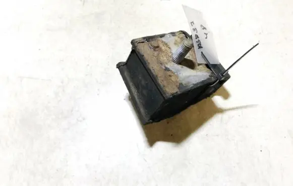 Volkswagen Polo III 6N 6N2 6NF Engine mount bracket