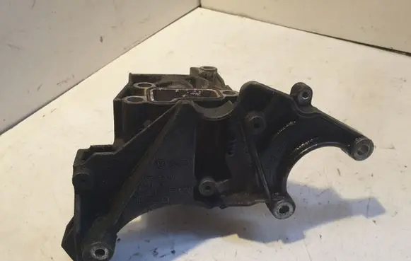 Volkswagen Touareg I Power steering pump mounting bracket 059145169AA