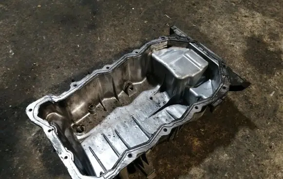 KIA Carens I Oil sump