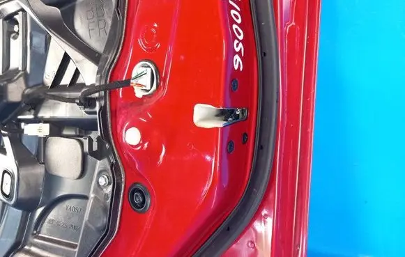 Mazda 3 II Front door lock BCS458310D
