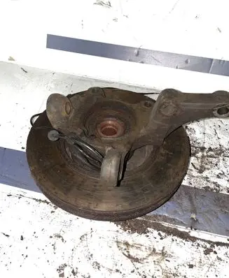 Nissan Almera Tino Front wheel hub
