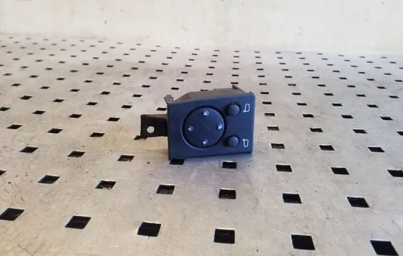 Wing mirror switch