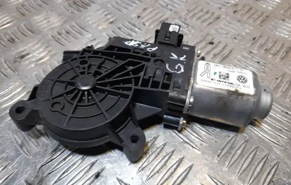 Volkswagen PASSAT B7 USA Rear door window regulator motor 561959811B