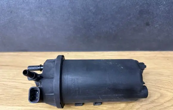 Opel Vivaro Fuel filter housing 8200416953