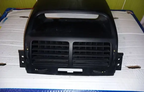 Suzuki Grand Vitara II Dash center air vent grill 7382165J0