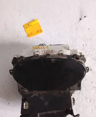 Toyota Yaris Speedometer (instrument cluster) 8380052640 1573000961