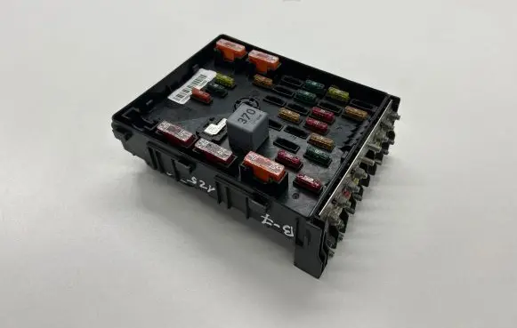 Volkswagen PASSAT B7 Fuse module 3c0937125