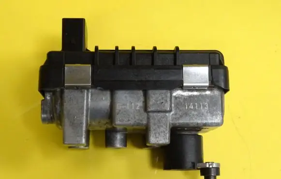 Audi A8 S8 D3 4E Turbine electric control actuator 6NW008412 712120