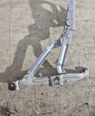 Volkswagen PASSAT B5 Tailgate/trunk/boot hinge 3B5827302