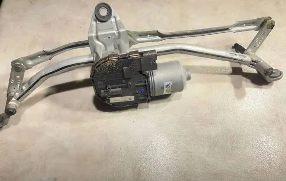 BMW X4 F26 Front wiper linkage and motor 1137328561