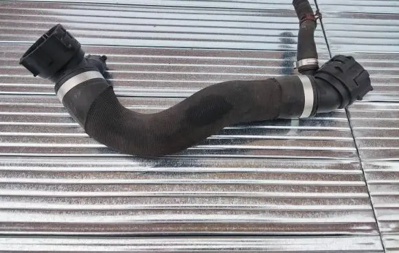 BMW 5 F10 F11 Engine coolant pipe/hose 7575427 7576331