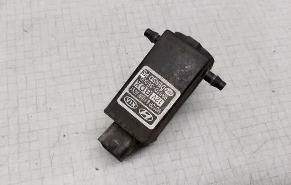 KIA Cerato Windscreen/windshield washer pump 985103E000