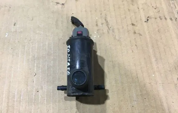 Hyundai Santa Fe Windscreen/windshield washer pump 985102J000