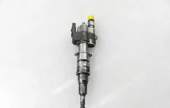 BMW 1 E81 E87 Fuel injector 7589048