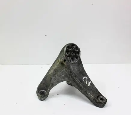 Audi Q7 4L Engine mounting bracket 7L8199308F