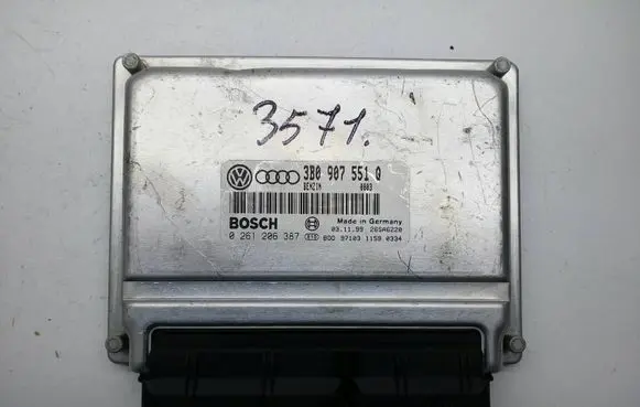 Audi A4 S4 B5 8D Engine control unit/module 3B0907551Q 0261206387