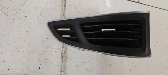Ford Focus Dashboard side air vent grill/cover trim BM51018B09