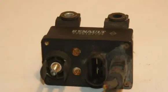 Mitsubishi Carisma Glow plug pre-heat relay 7700107794 MD353923