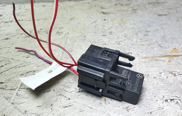 Mercedes-Benz E W211 Other relay 0025421219
