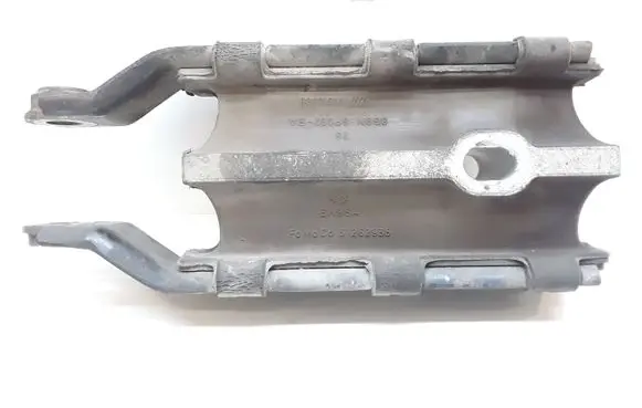 Volvo S80 Engine mount bracket 31262935 8G9N6P082BA