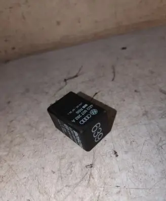 Audi A6 S6 C6 4F Glow plug pre-heat relay 4E0907282
