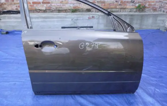 Volvo V70 Front door
