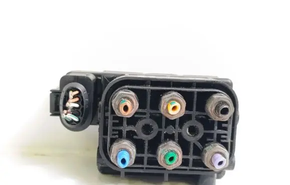 Tesla Model S Air suspension control unit module (rear) 1515240027 749137 140221