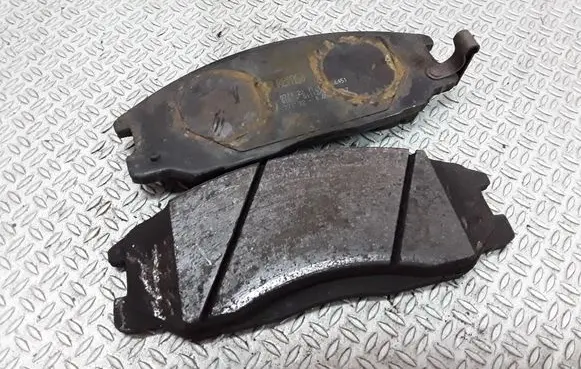 Chrysler Voyager Brake pads (front) 