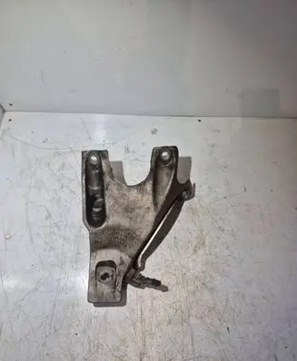 BMW 5 E60 E61 Engine mounting bracket 6770940 3807410