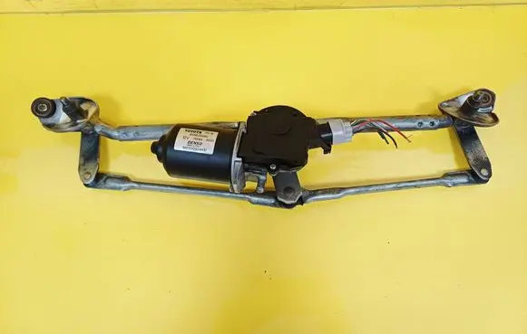 Toyota Avensis T250 Front wiper linkage and motor 8511005060 MS1592006410